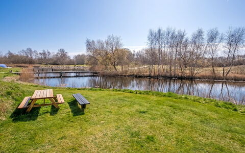 Monja - 50M from the Sea: Huis, Huis, Deur, Dak, Verblijf, Landgoed, Tuin, Schaduw, Siding, Werf