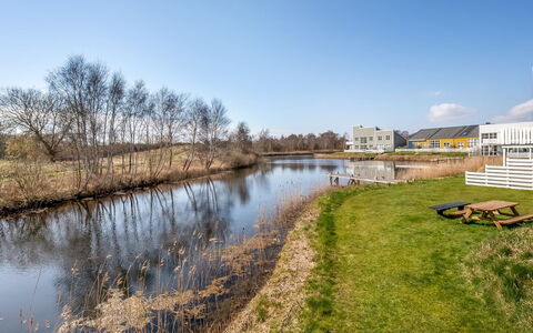 Monja - 50M from the Sea: Huis, Huis, Deur, Dak, Verblijf, Landgoed, Tuin, Schaduw, Siding, Werf