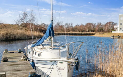 Monja - 50M from the Sea: Huis, Huis, Deur, Dak, Verblijf, Landgoed, Tuin, Schaduw, Siding, Werf