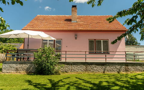Smrž: Huis, Huis, Dak, Verblijf, Boerderij, Werf, Tuin, Landgoed, Gazon, Backyard