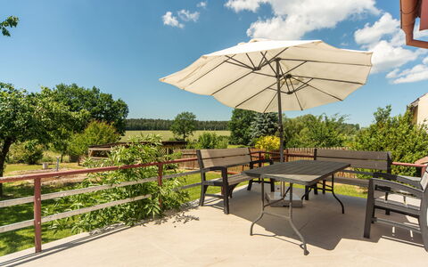 Smrž: Meubilair, Buitenmeubels, Tafel, Buitentafel, Stoel, Paraplu, Keuken En Eettafel, Schaduw, Tuin, Beits