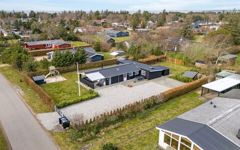 Ludvika - 300M to the Fjord: Hout, Dak, Architectuur, Huis, Huis, Verblijf, Siding, Hardwood, Helling, Landgoed