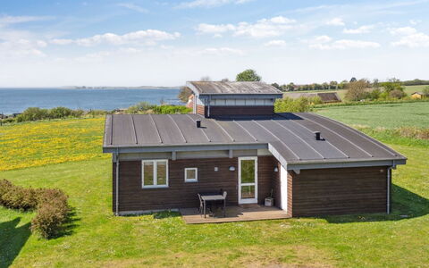 Halvor - 275M from the Sea: Dak, Huis, Huis, Verblijf, Deur, Siding, Dek, Veranda, Plank, Hardwood