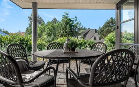Elsi - 1.3Km from the Sea: Meubilair, Buitenmeubels, Stoel, Tafel, Buitentafel, Keuken En Eettafel, Veranda, Schaduw, Koffietafel, Patio