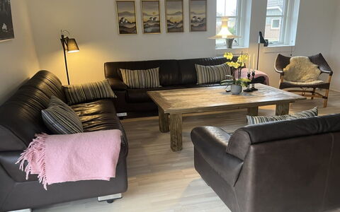 Elsi - 1.3Km from the Sea: Meubilair, Bankstel, Flooring, Interieur Ontwerp, Verdieping, Woonkamer, Hout, Houten Vloer, Kamer, Huis