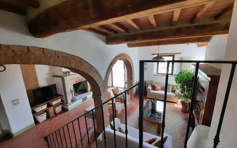 Casa Le Crete: Eigendom, Gebouw, Kamerplant, Hout, Fabriek, Woonkamer, Straal, Flooring, Hardwood, Hek