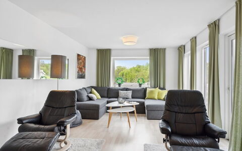 Edo - 575M from the Sea: Meubilair, Interieur Ontwerp, Flooring, Verdieping, Plafond, Kamer, Stoel, Tafel, Appartement, Keuken En Eettafel