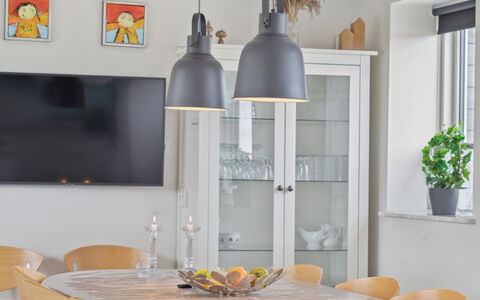 Edo - 575M from the Sea: Meubilair, Interieur Ontwerp, Flooring, Verdieping, Plafond, Kamer, Stoel, Tafel, Appartement, Keuken En Eettafel