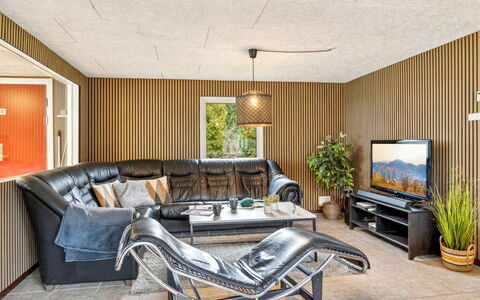 Fidelia - 400M from the Sea: Plafond, Flooring, Interieur Ontwerp, Verdieping, Samengesteld Materiaal, Meubilair, Toevlucht, Hotel, Ontwerp, Daylighting