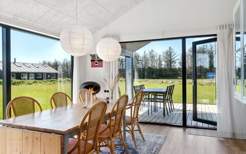 Cresta - 1.4Km from the Sea: Plafond, Flooring, Interieur Ontwerp, Verdieping, Samengesteld Materiaal, Meubilair, Toevlucht, Hotel, Ontwerp, Daylighting