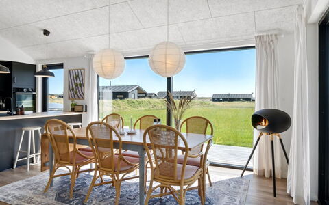 Cresta - 1.4Km from the Sea: Plafond, Flooring, Interieur Ontwerp, Verdieping, Samengesteld Materiaal, Meubilair, Toevlucht, Hotel, Ontwerp, Daylighting