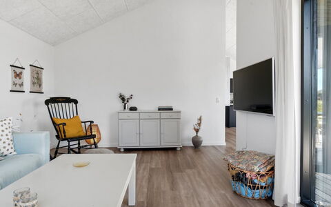 Cresta - 1.4Km from the Sea: Plafond, Flooring, Interieur Ontwerp, Verdieping, Samengesteld Materiaal, Meubilair, Toevlucht, Hotel, Ontwerp, Daylighting