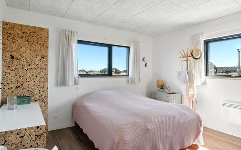 Cresta - 1.4Km from the Sea: Plafond, Flooring, Interieur Ontwerp, Verdieping, Samengesteld Materiaal, Meubilair, Toevlucht, Hotel, Ontwerp, Daylighting