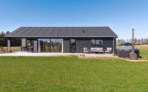 Cresta - 1.4Km from the Sea: Plafond, Flooring, Interieur Ontwerp, Verdieping, Samengesteld Materiaal, Meubilair, Toevlucht, Hotel, Ontwerp, Daylighting