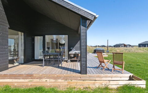 Cresta - 1.4Km from the Sea: Plafond, Flooring, Interieur Ontwerp, Verdieping, Samengesteld Materiaal, Meubilair, Toevlucht, Hotel, Ontwerp, Daylighting