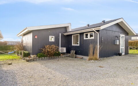 Gyrid - 150M from the Sea: Hout, Huis, Veranda, Dek, Hardwood, Dak, Beits, Houten Vloer, Eco Hotel