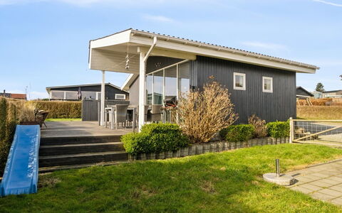 Gyrid - 150M from the Sea: Hout, Huis, Veranda, Dek, Hardwood, Dak, Beits, Houten Vloer, Eco Hotel