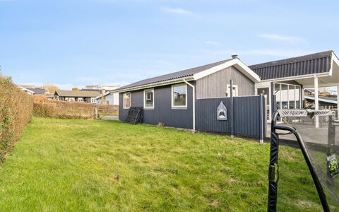 Gyrid - 150M from the Sea: Hout, Huis, Veranda, Dek, Hardwood, Dak, Beits, Houten Vloer, Eco Hotel