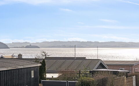 Gyrid - 150M from the Sea: Hout, Huis, Veranda, Dek, Hardwood, Dak, Beits, Houten Vloer, Eco Hotel