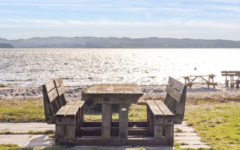 Gyrid - 150M from the Sea: Hout, Huis, Veranda, Dek, Hardwood, Dak, Beits, Houten Vloer, Eco Hotel