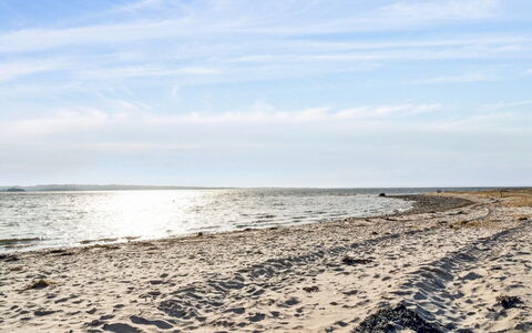 Gyrid - 150M from the Sea: Hout, Huis, Veranda, Dek, Hardwood, Dak, Beits, Houten Vloer, Eco Hotel