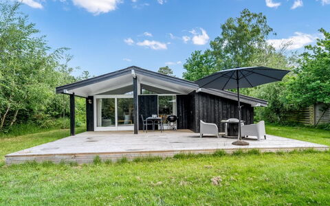 Krum - 250M from the Sea: Hout, Dak, Architectuur, Huis, Huis, Verblijf, Siding, Hardwood, Helling, Landgoed
