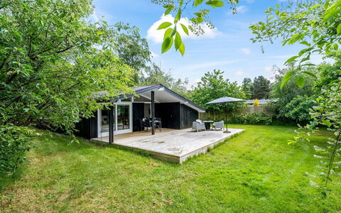Krum - 250M from the Sea: Hout, Dak, Architectuur, Huis, Huis, Verblijf, Siding, Hardwood, Helling, Landgoed