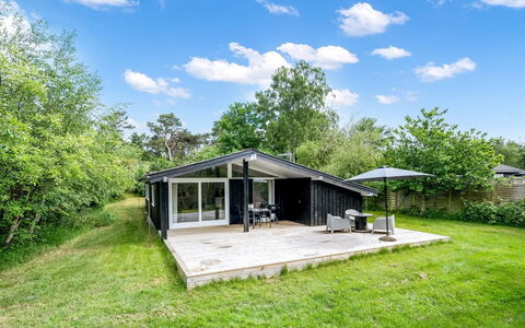 Krum - 250M from the Sea: Hout, Dak, Architectuur, Huis, Huis, Verblijf, Siding, Hardwood, Helling, Landgoed