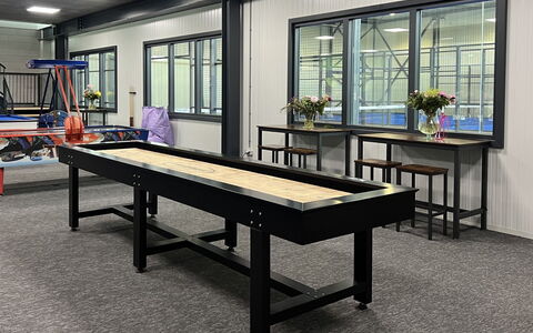 De Parel: Tafel, Meubilair, Venster, Rechthoek, Gebouw, Hout, Interieur Ontwerp, Verdieping, Flooring