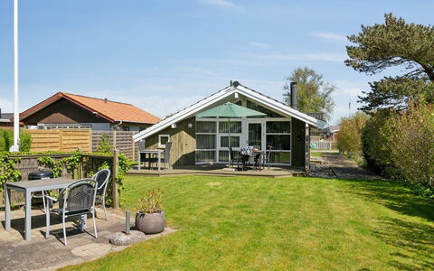 Hereth - 100M from the Sea: Blauw, Struik, Verblijf, Groundcover, Tuin, Landgoed, Schaduw, Landscaping, Boerderij, Eco Hotel