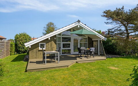 Hereth - 100M from the Sea: Blauw, Struik, Verblijf, Groundcover, Tuin, Landgoed, Schaduw, Landscaping, Boerderij, Eco Hotel
