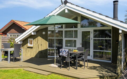 Hereth - 100M from the Sea: Blauw, Struik, Verblijf, Groundcover, Tuin, Landgoed, Schaduw, Landscaping, Boerderij, Eco Hotel