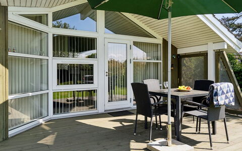 Hereth - 100M from the Sea: Blauw, Struik, Verblijf, Groundcover, Tuin, Landgoed, Schaduw, Landscaping, Boerderij, Eco Hotel