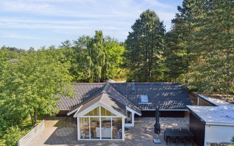 Laurens - 800M from the Sea: Dak, Huis, Huis, Verblijf, Siding, Landgoed, Oprit, Garden Gebouwen, Werf, Schuur