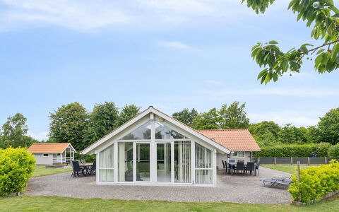 Chrisse - 250M from the Sea: Meubilair, Interieur Ontwerp, Flooring, Verdieping, Plafond, Kamer, Stoel, Tafel, Appartement, Keuken En Eettafel