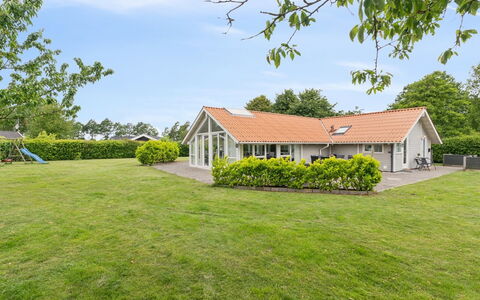Chrisse - 250M from the Sea: Meubilair, Interieur Ontwerp, Flooring, Verdieping, Plafond, Kamer, Stoel, Tafel, Appartement, Keuken En Eettafel