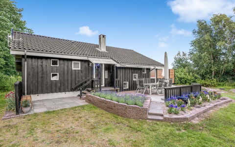 Griselda - 400M from the Sea: Hout, Huis, Veranda, Dek, Hardwood, Dak, Beits, Houten Vloer, Eco Hotel