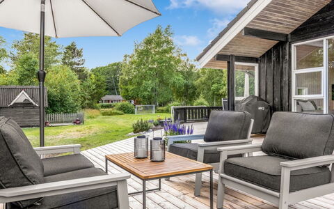Griselda - 400M from the Sea: Hout, Huis, Veranda, Dek, Hardwood, Dak, Beits, Houten Vloer, Eco Hotel
