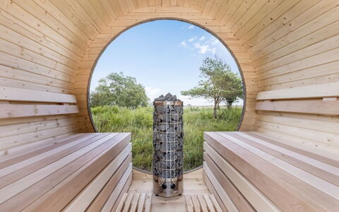 Griselda - 400M from the Sea: Hout, Huis, Veranda, Dek, Hardwood, Dak, Beits, Houten Vloer, Eco Hotel