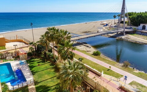 Fuengirola 605: Water, Lucht, Fabriek, Blauw, Azure, Zwembad, Boom, Kust En Oceanic Landvormen, Badplaats, Wolk