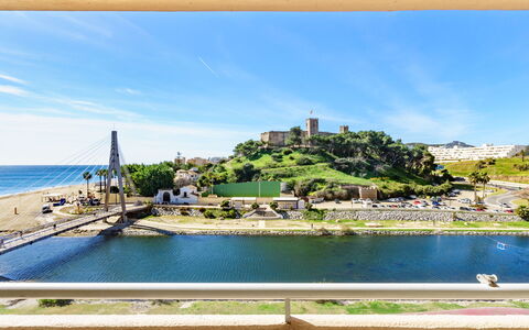 Fuengirola 605: Water, Lucht, Wolk, Fabriek, Rechthoek, Natuurlijk Landschap, Boom, Kust En Oceanic Landvormen, Meer