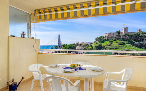 Fuengirola 605: Tafel, Meubilair, Eigendom, Lucht, Wolk, Gebouw, Venster, Stoel, Fabriek, Interieur Ontwerp