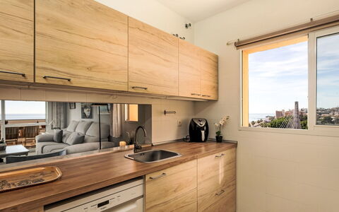 Fuengirola 605: Countertop, Cabinetry, Eigendom, Lade, Gebouw, Keuken, Ladenkast, Hout, Verlichting, Interieur Ontwerp