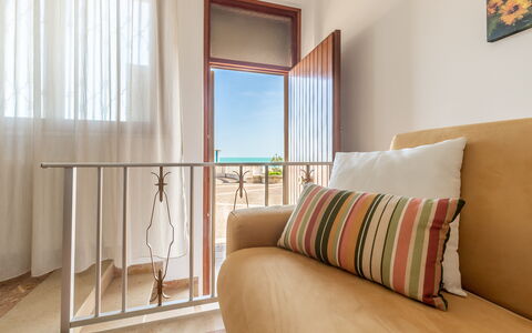 Casa Rivamare: Meubilair, Eigendom, Comfort, Gebouw, Fotolijst, Hout, Interieur Ontwerp, Schaduw, Flooring, Bed Frame