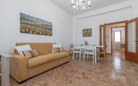 Casa Rivamare: Fotolijst, Bankstel, Meubilair, Tafel, Woonkamer, Hout, Verlichting, Comfort, Gebouw, Architectuur