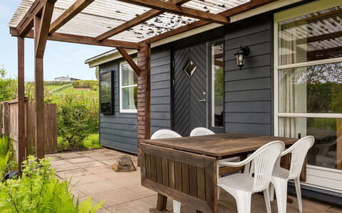 Venla - 150M from the Sea: Hout, Meubilair, Buitenmeubels, Veranda, Hardwood, Deur, Beits, Buitentafel, Plank, Dek