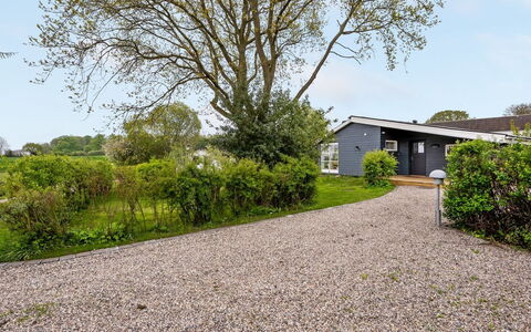Venla - 150M from the Sea: Struik, Huis, Verblijf, Groundcover, Tuin, Oprit, Landgoed, Landscaping, Gazon, Werf