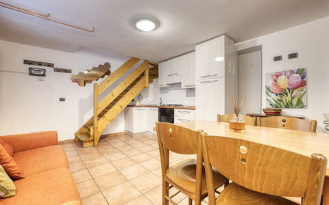 Incanto Walser Apartments Ronco: Meubilair, Tafel, Hout, Stoel, Flooring, Verdieping, Fabriek, Woonkamer, Hardwood, Onroerend Goed
