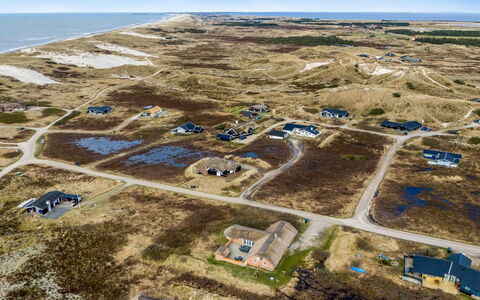 Milena - 200M from the Sea: Meubilair, Tafel, Stoel, Kust En Oceanic Landvormen, Interieur Ontwerp, Zee, Keuken En Eettafel, Toevlucht, Kust, Buitenmeubels