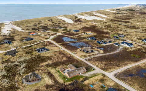 Milena - 200M from the Sea: Meubilair, Tafel, Stoel, Kust En Oceanic Landvormen, Interieur Ontwerp, Zee, Keuken En Eettafel, Toevlucht, Kust, Buitenmeubels